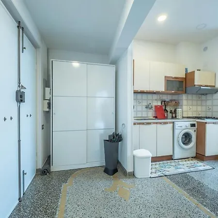 Caruggio Al Mare Vicino Al Mare E Comodo Al Centro Di Savona