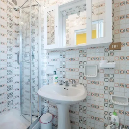 Apartment Caruggio Al Mare Vicino Al Mare E Comodo Al Centro Di Savona